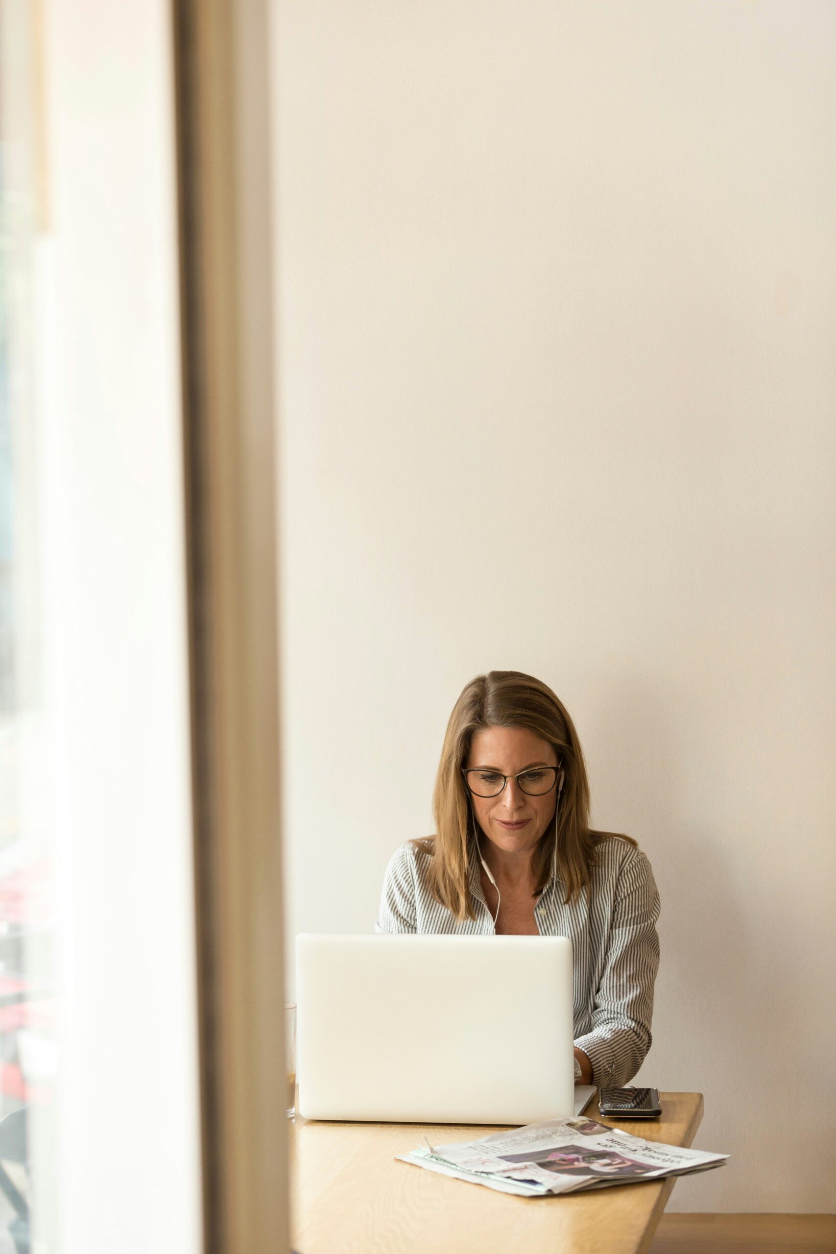 linkedin-sales-solutions-wS73LE0GnKs-unsplash (1)